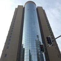 地下鉄の12号出口を出ましょう