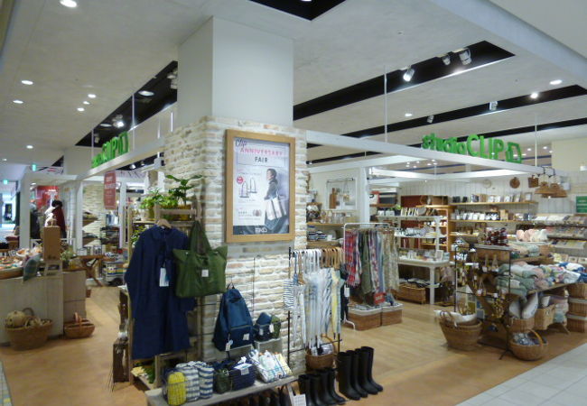 こちらは雑貨に注力した店舗です。