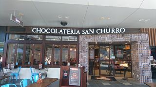 チュロスとチョコレートが名物のカフェ。