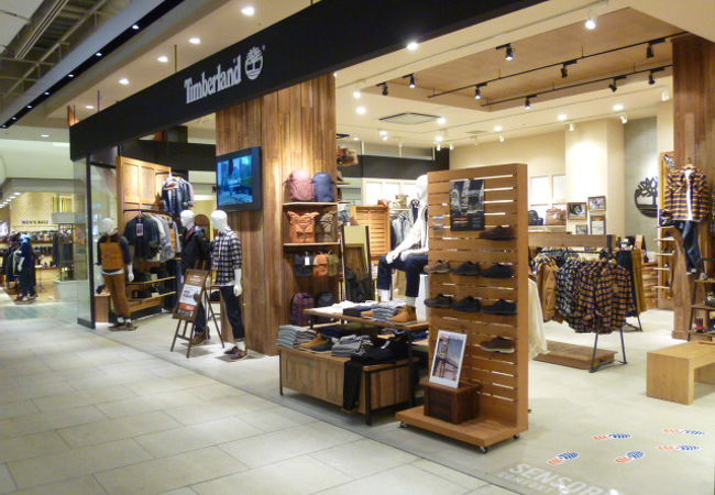 ここのレアーのアウトドアブーツが好きです。