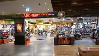 ａｂｃマートの大型店 By Gardenia Abc Mart メガステージ マークイズみなとみらい店 のクチコミ フォートラベル