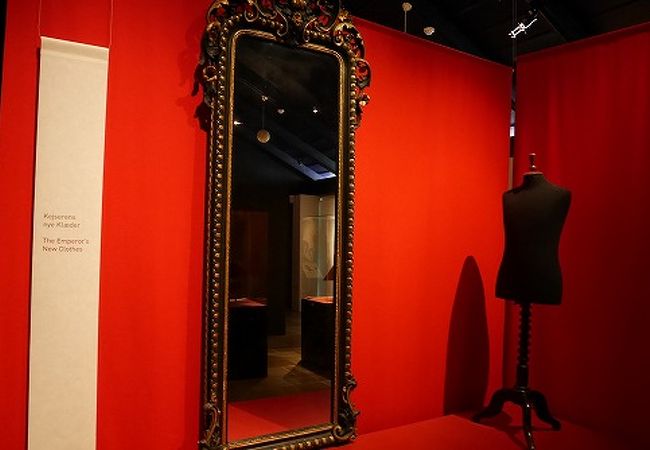 アンデルセン博物館。「裸の王様」の展示が素敵でした。