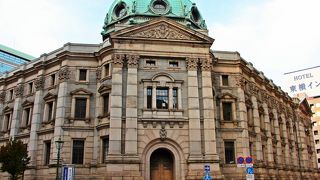 紋章の中に何が隠れている？