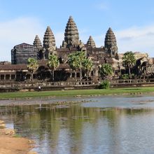 アンコールワットを見ています