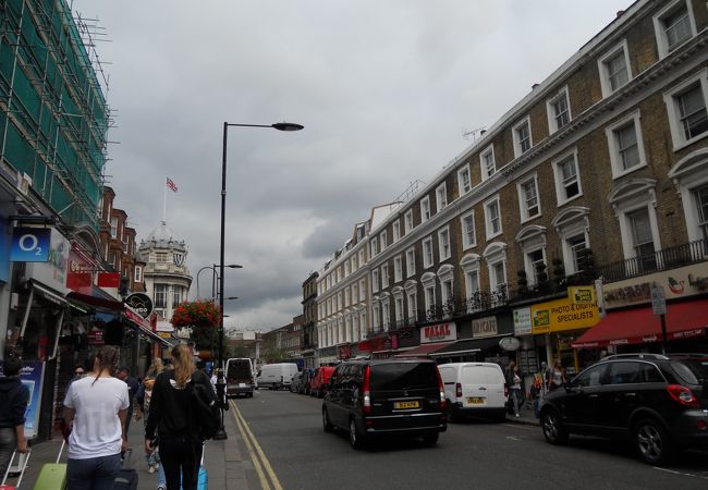 クィーンズウェイストリート