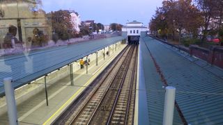 王宮の門から徒歩７分