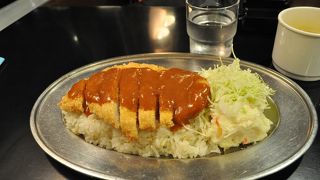 落ち着いた店内でエスカロップ