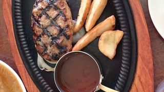 ハンバーグオイシイ