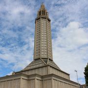 ル・アーブルの街でひと際目立つ巨大な教会