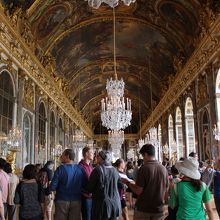 大混雑の鏡の間