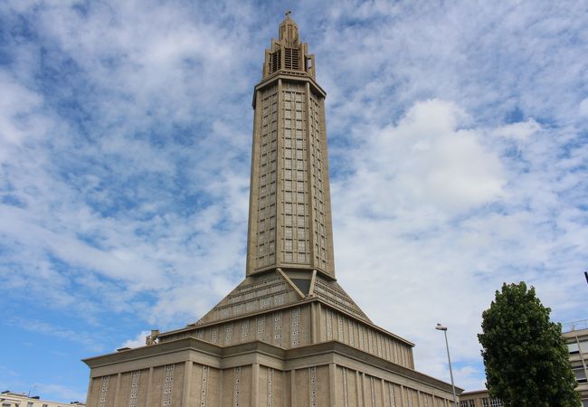 ル・アーブルの街でひと際目立つ巨大な教会