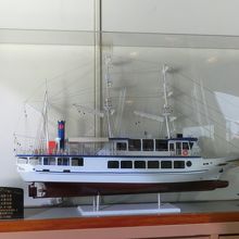 船内にあった船の模型です