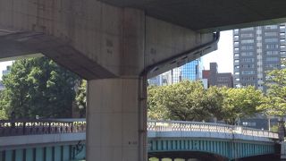 ほこながしばし。天神祭りに由来。