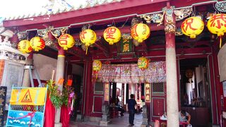 町中にある古い関帝廟