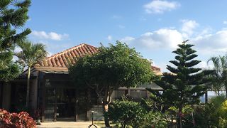 昼間のテラス席は景色が良いですが