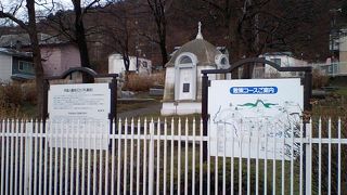 外国人墓地に通じる坂 