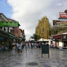 賑やかな歩行者天国