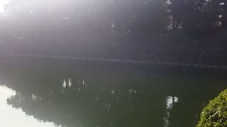 お濠がとてもきれいです