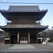 尾張徳川家の菩提寺ですので、さすがに指定文化財は立派です!