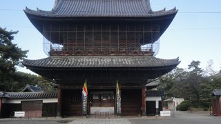 尾張徳川家の菩提寺ですので、さすがに指定文化財は立派です!