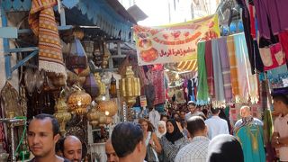 メディナではまずこの通りを進みましょう。