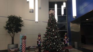 ターミナルビルのクリスマスの飾り