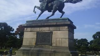 皇居外苑 にあります