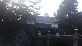 目の前ではいれませんが、門構えが近くで見れます