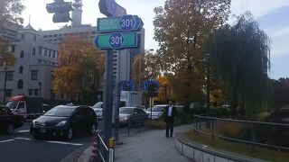 皇居外苑から霞が関、日比谷公園につながります