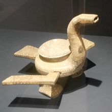 灰陶加彩鴨形器　戦国　403-221BC