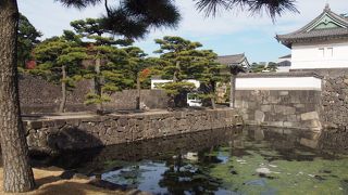 桔梗門へと続く橋