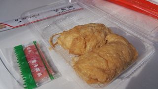 稲荷参りのあとのお稲荷さん。