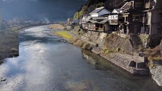 川底が見えるほどの清流