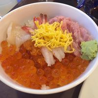 海鮮丼の出来上がり