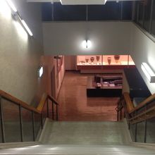 地上2階、地下1階