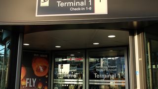 ヨーロッパで一番歴史がある空港。最近「ハンブルク空港 ヘルムート・シュミット」と改称されました。