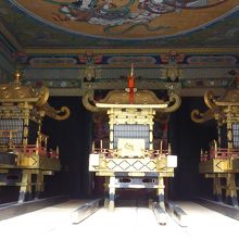 三基の神輿と「天女の舞楽の図」