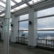 西側の展望フロアです
