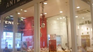 庶民派向けのパン屋さんです