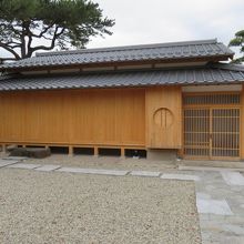 復元した何遠亭は休息室になっている