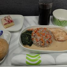 ヘルシンキ⇔ハンブルクERJ-190型機のビジネスクラス食事