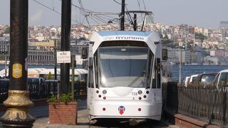 ホームの端に自動改札機