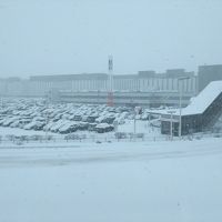 国内線ターミナルビル2Fエントランス出ての駐車場の眺望