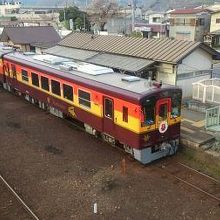 相老駅のりかえ　東武ホームからわたらせ渓谷鐵道ホーム方向を