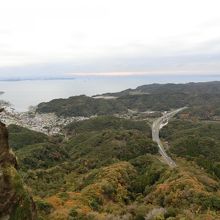 目を遠くに向けると東京湾が観える。