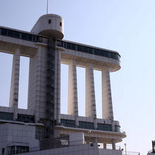 この建物の中に入っています