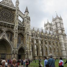 寺院の正面から
