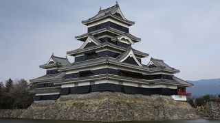 真っ黒な美しい城