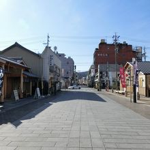 和風の店舗も見られる。
