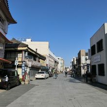 賑わいはそれほどでも。